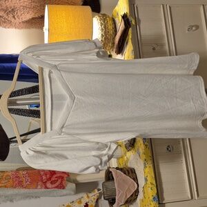 NWOT White blouse Ballon Shoulder